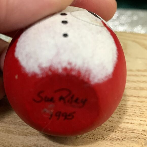 Two Small Vintage Hand Painted Artist Signed Wooden Egg Santa Folk Art Figurines - Picture 10 of 17